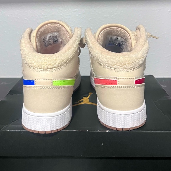 Brand New Air Jordan 1 Mid UTL White/Cream Youth Size 6.5 in Perfect Condition - Picture 4 of 6